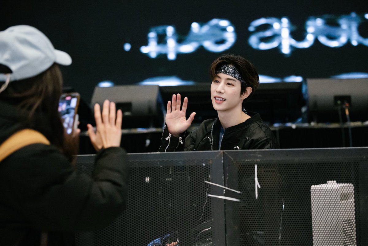 Silhouette: The Shape of You 
FANCON 2025-2026 
QINGDAO 青岛 

From Shenzhen to Qingdao, thank you for all the support and energy throughout this leg of the fancon tour 💕 Grateful for every moment. See you again soon🫡 Next >>> BANGKOK

#MarkTuan
#Silhouette