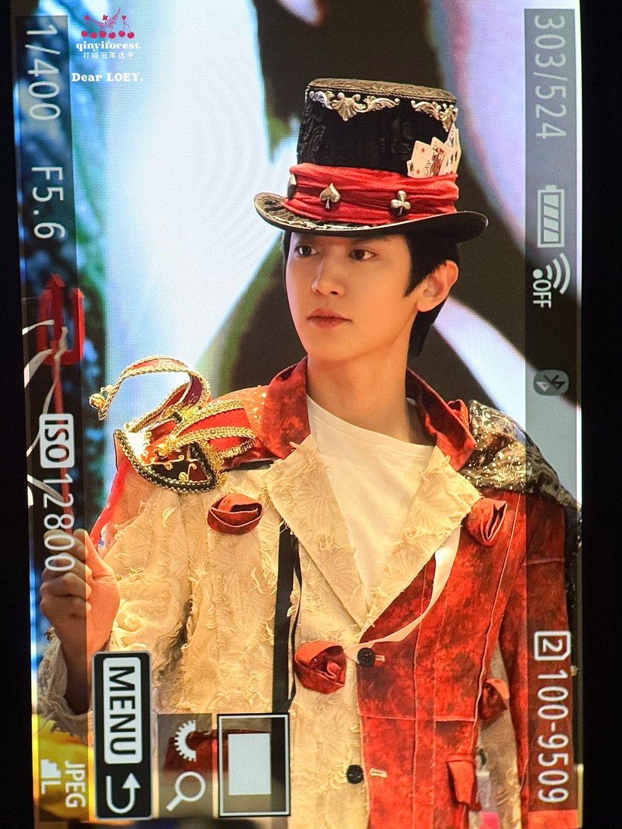 ファンサイン会で どんな衣装も 着こなしてしまうチャニョルちゃん