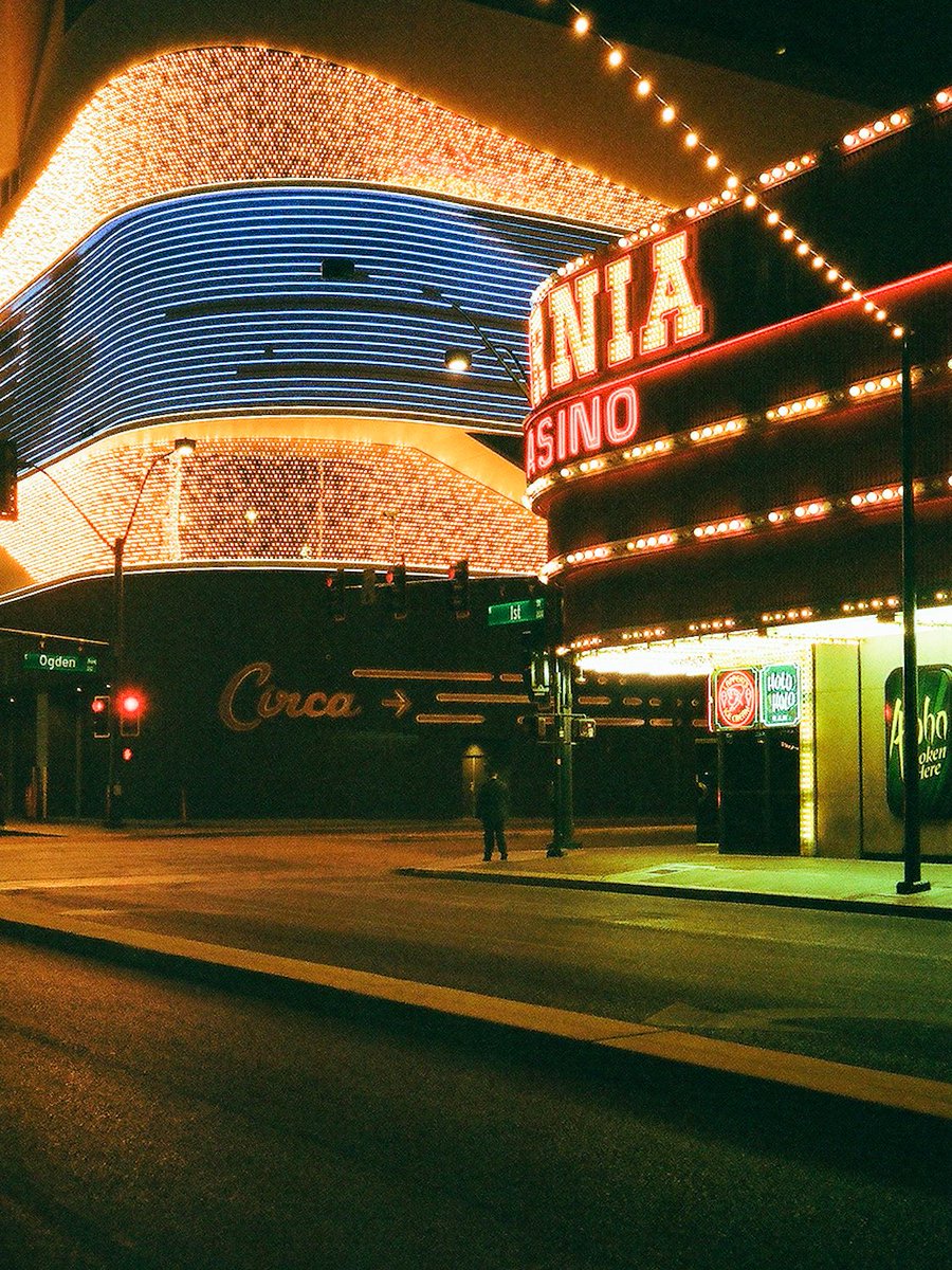 marvinj_lee's tweet image. Las Vegas on 35mm film