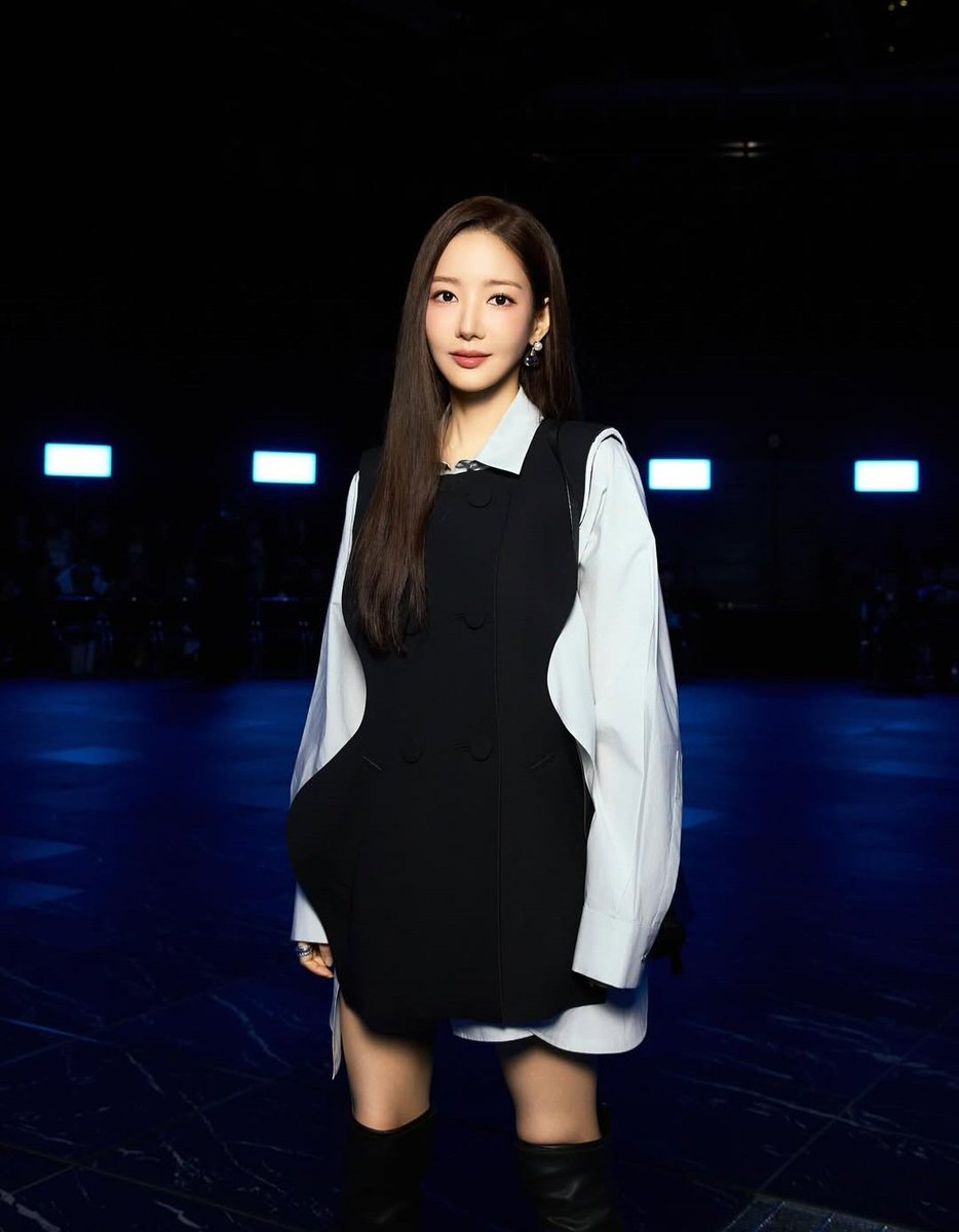 Minyoung 🌞 tweet media