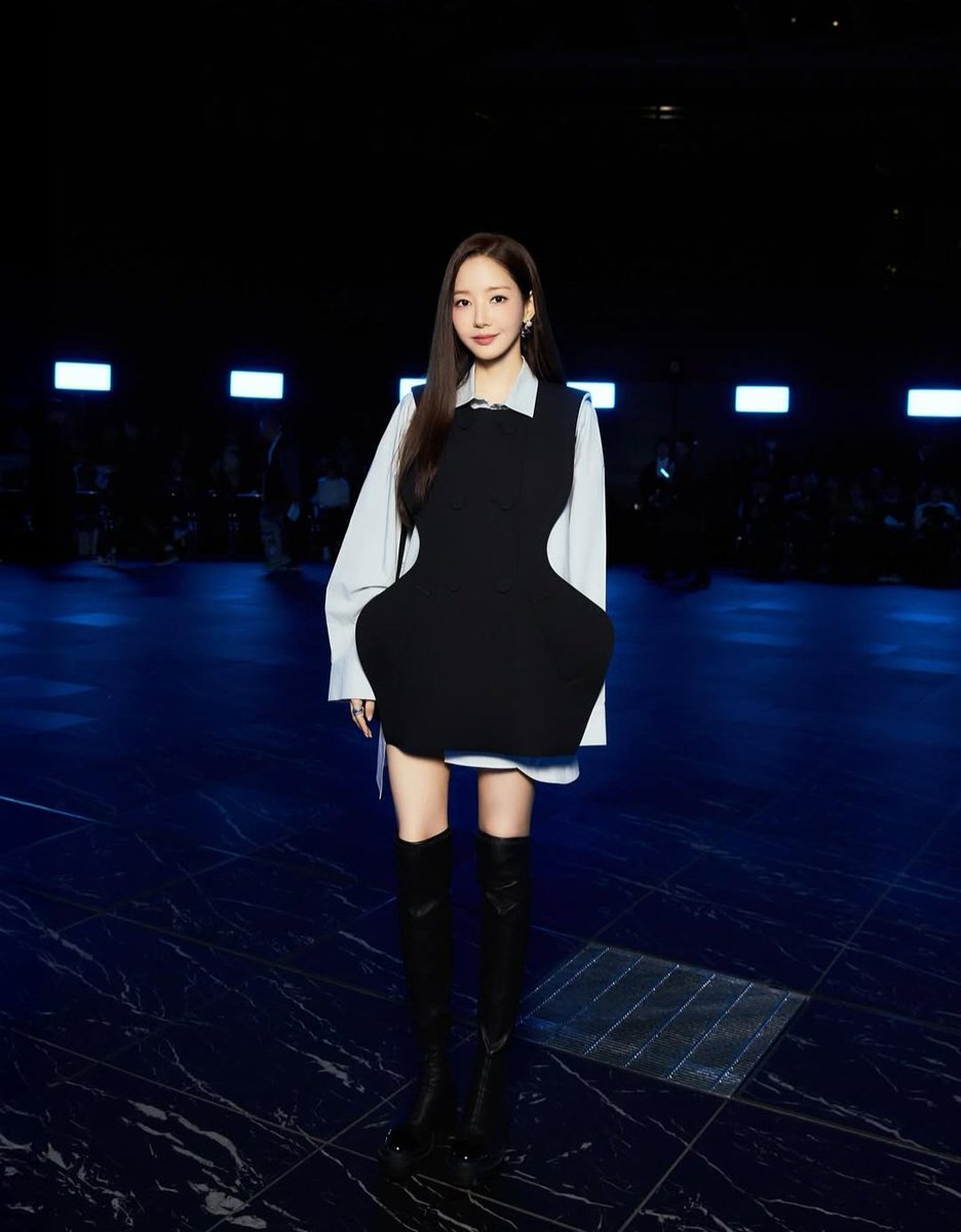 Minyoung 🌞 tweet media