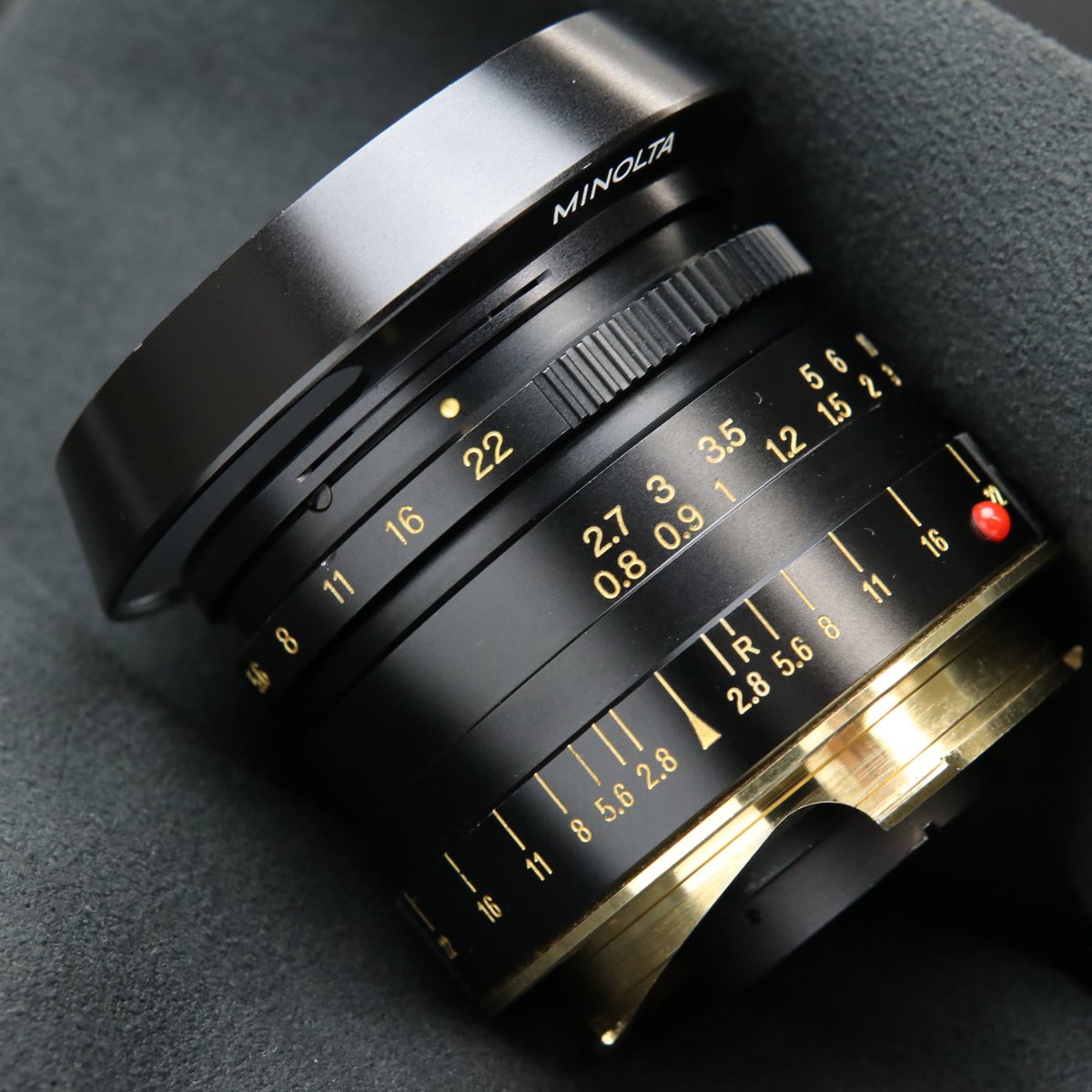 mapcamera's tweet image. いつもご愛顧ありがとうございます

【PREMIUM COLLECTION情報💫】
【WEB限定/ポイント3倍還元対象品】

「#MINOLTA CLE GOLD +M40mm F2 GOLD +M28mm F2.8 GOLD」

ミノルタのスチルカメラ生産300万台達成記念として1984年に発売された、販売台数300台の限定モデルです！
レンズには「Mロッコール