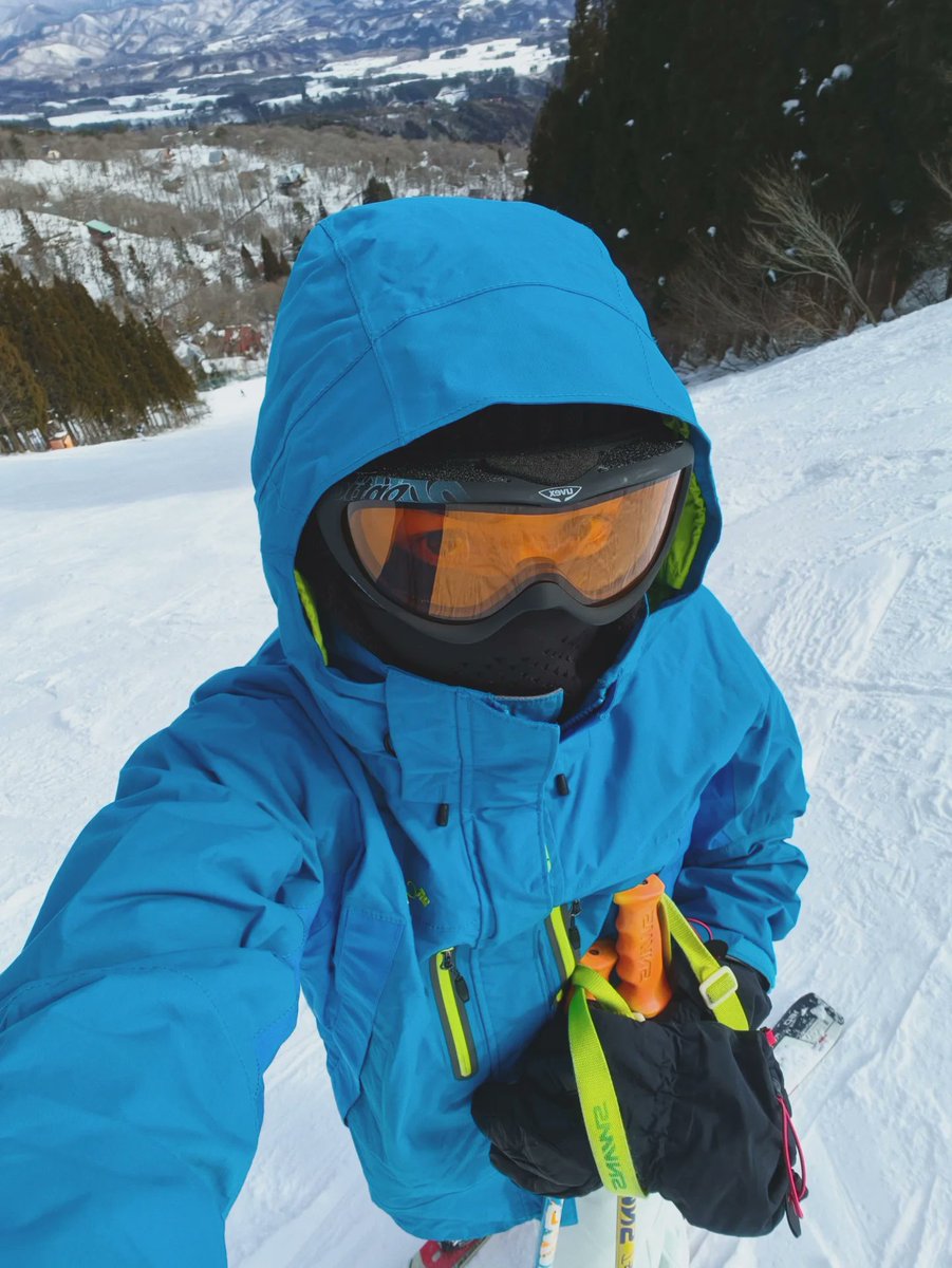 今日は玄関出たらどこもスキー場やんね