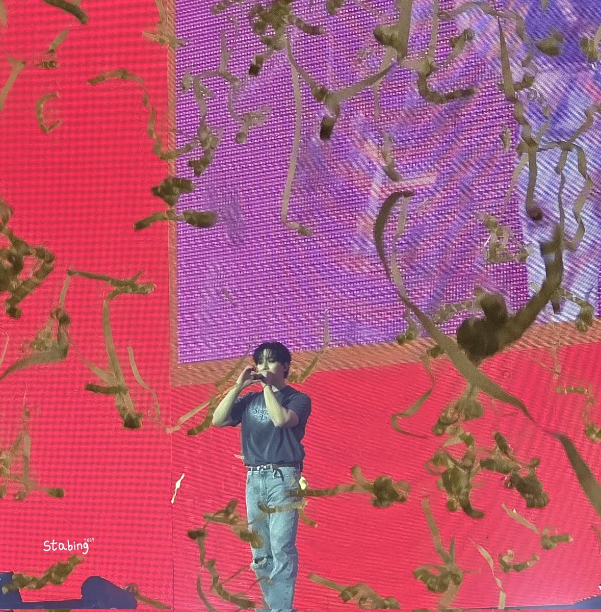 세이예스하니까 첫날 볼하트 살짝하는 거 생각남ㅋㅋㅋㅋ날라오는 돈에 정신없는사이ㅋㅋㅋㅋㅋㅋㅋㅋ