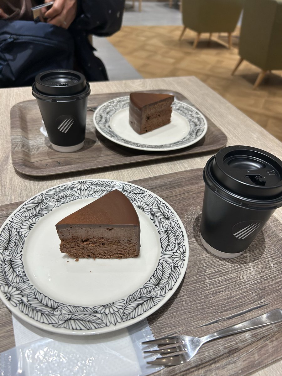 チョコケーキが
めちゃくちゃ美味すぎる😁🤟

最近はるかが受験勉強のため
釣りには行けてないけど、
最近の週末に行く、
るかママとのランチやデザートを
食べるのが楽しみすぎる🤗