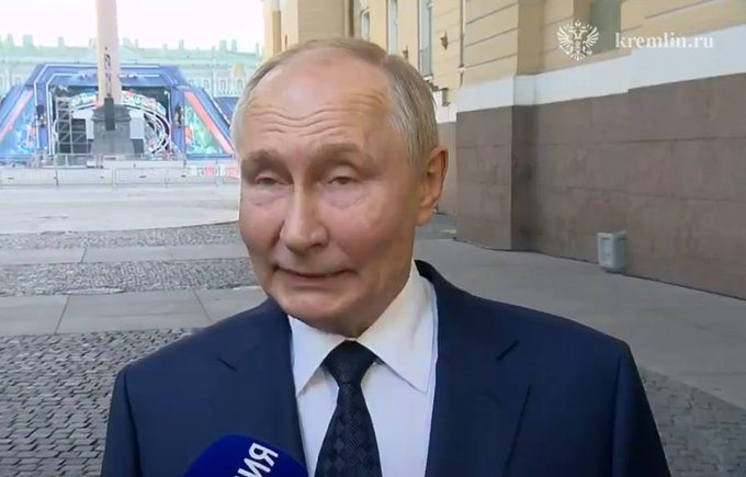 Самая большая ошибка, это признание права хуйла на войну с Украиной.
Никаких переговоров с тварью не должно быть!
Договориться Трампу с Зеленским, можно лишь о способе уничтожения путинской мрази и его режима!