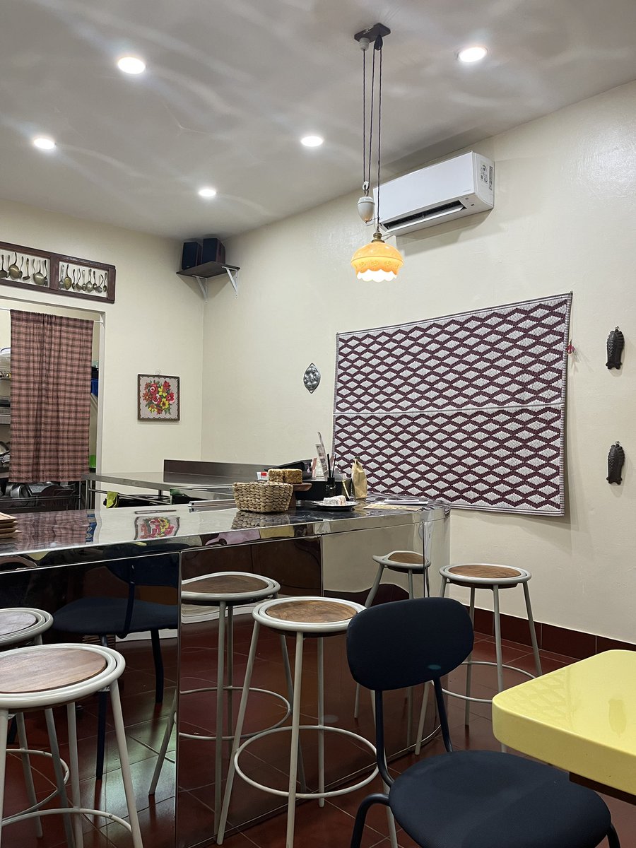 singgah sebentar di kedai kue kecil daerah kemang raya