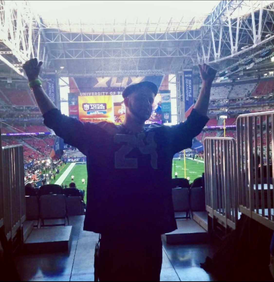 That one time I *might've snuck into SB49 🏟️🏈🎺🚫🎟️🤫#Seahawks #superbowl