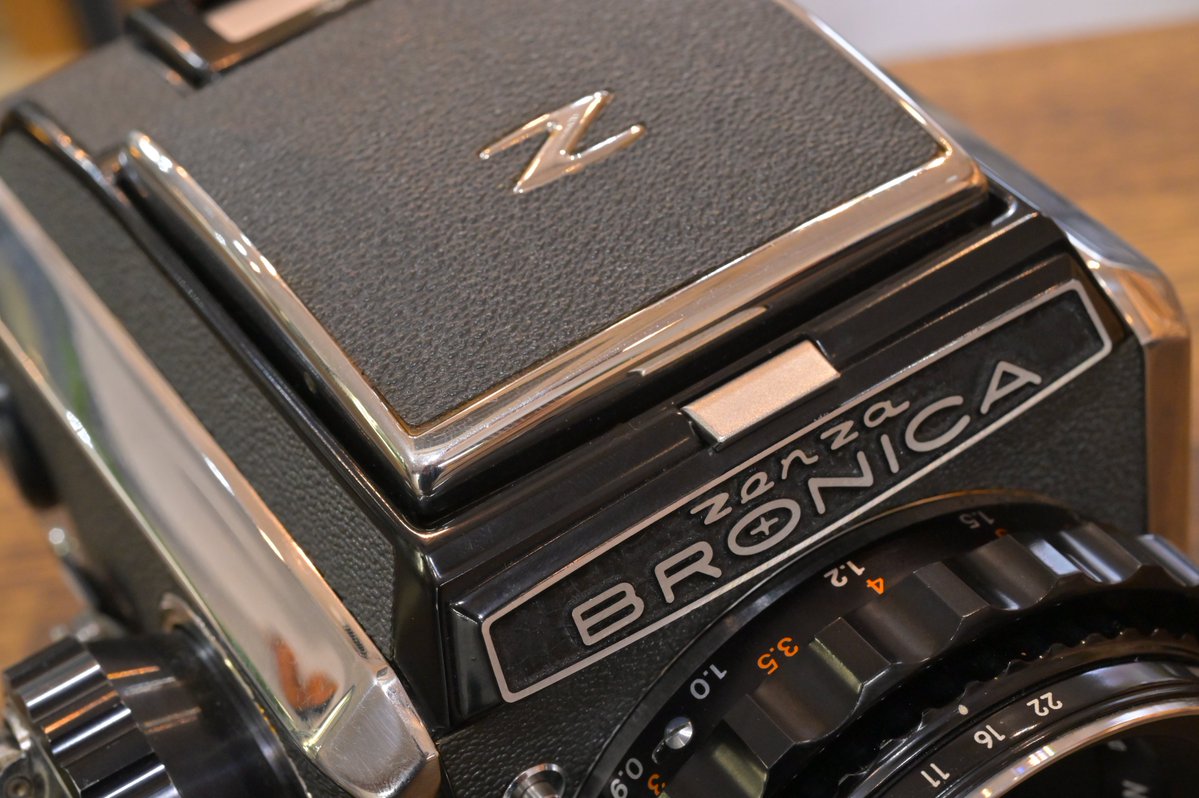 新着カメラ】 -ZENZA BRONICA C + NIKKOR-P 75mm F2.8 機械式6×6