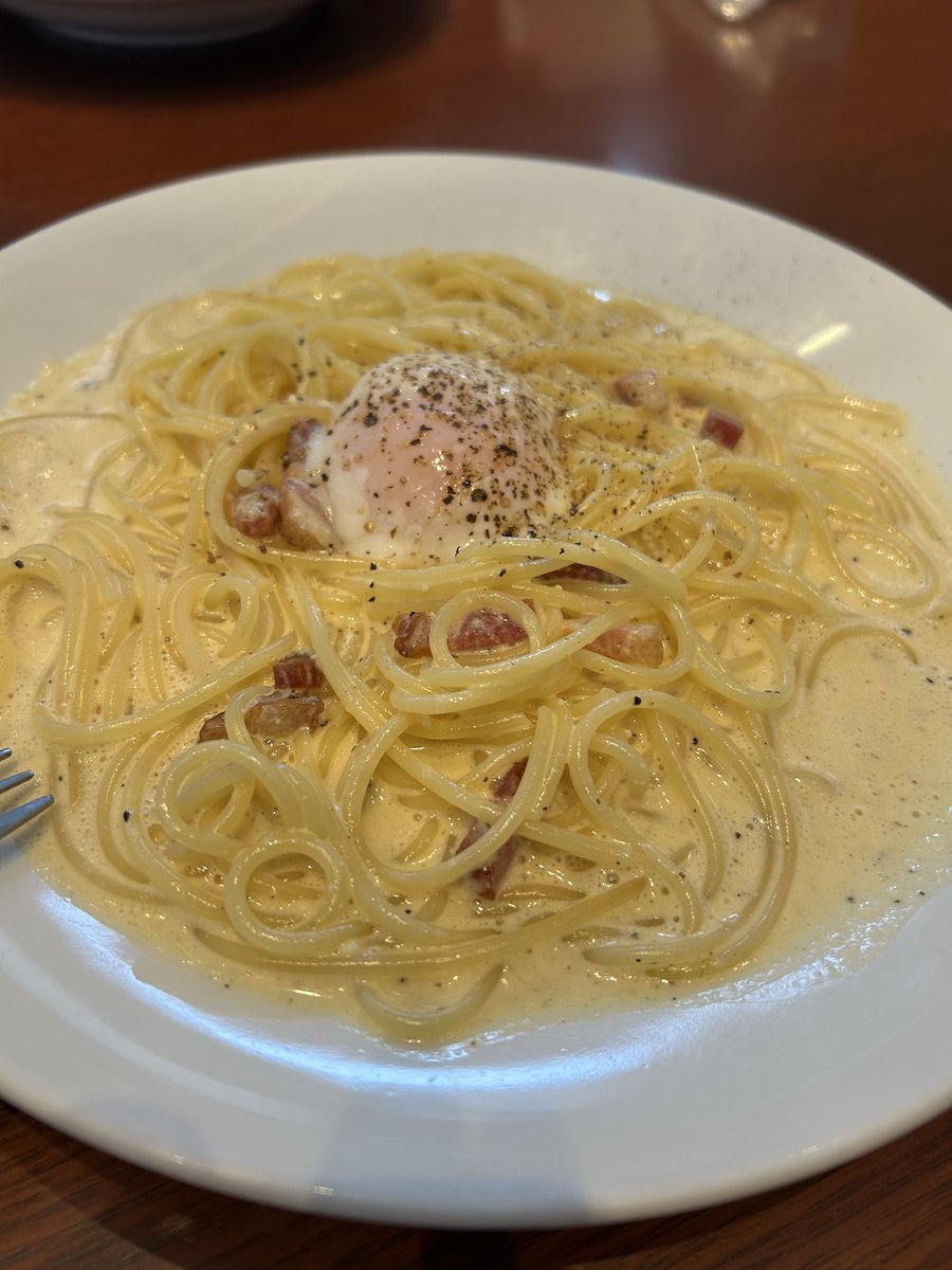 yokochin153604's tweet image. Good afternoon friends.

After voting, I went to the Italian restaurant with my family.

We ordered some spaghetti and sweet pizza with nutella😄

Today’s lunch
“Pescatore”
“Carbonara”
“Tomato &amp;amp; garlic spaghetti”
“Nutella pizza”

#japanese
#Japan 
#lunchtime