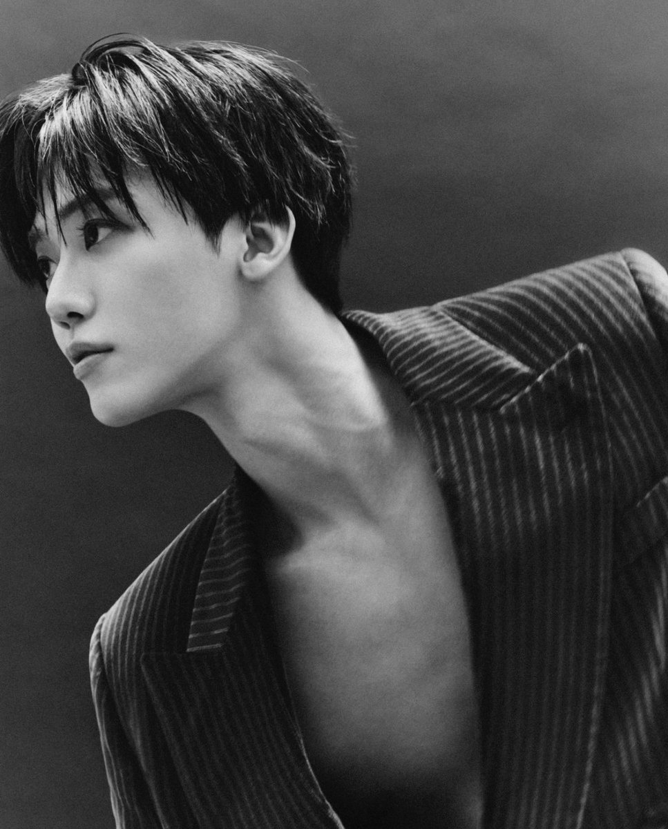 อยากเห็นแจมินถ่ายปกนิตยสารเยอะ ๆ เลยจะโพสท่าไหนฮีก็ขึ้นกล้องหมดคนหล่อที่รู้ว่าหล่อนี่โคตรสุดยอด ยอมแล้ววว ㅜㅜ