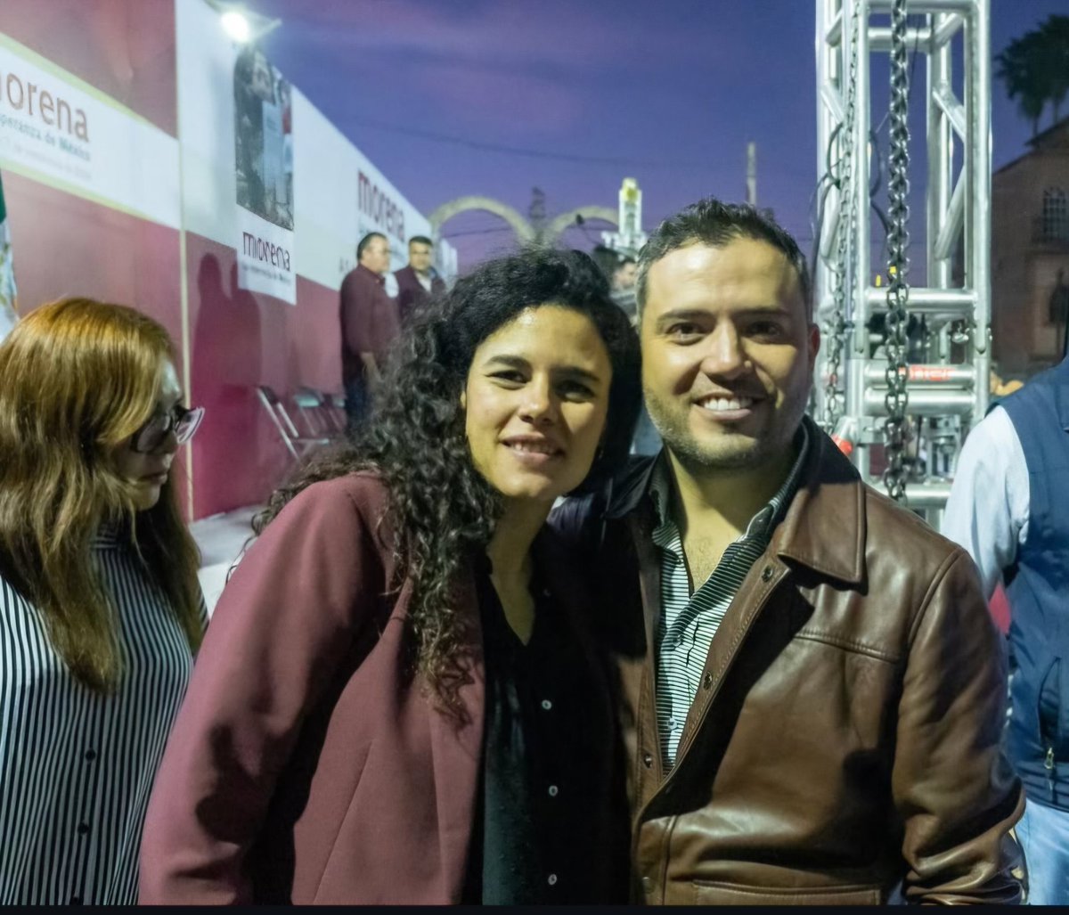 Pero dice #LaSinMéritos <a href="/LuisaAlcalde/">Luisa Alcalde</a> que no sabía a lo que se dedicaba este angelito.