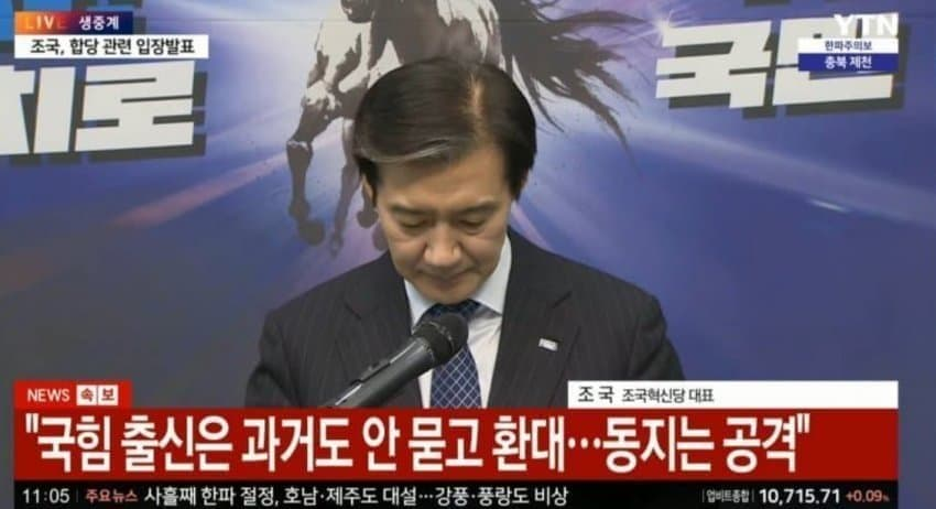 조국이 오늘 기자 간담회에서
"국힘 출신은 과거도 안 묻고 환대...동지는 공격"이라고 주둥이를 놀렸는데,
솔직히 조국 네가 이혜훈하고 견줘서 무슨 능력을 보여 준 게 있냐 도덕성이 뛰어나냐 국정철학이 있냐?
억지로 뭘 써먹으려해도 뭐가 있어야 써먹지 원~!!!
꽃가마 태워줘?