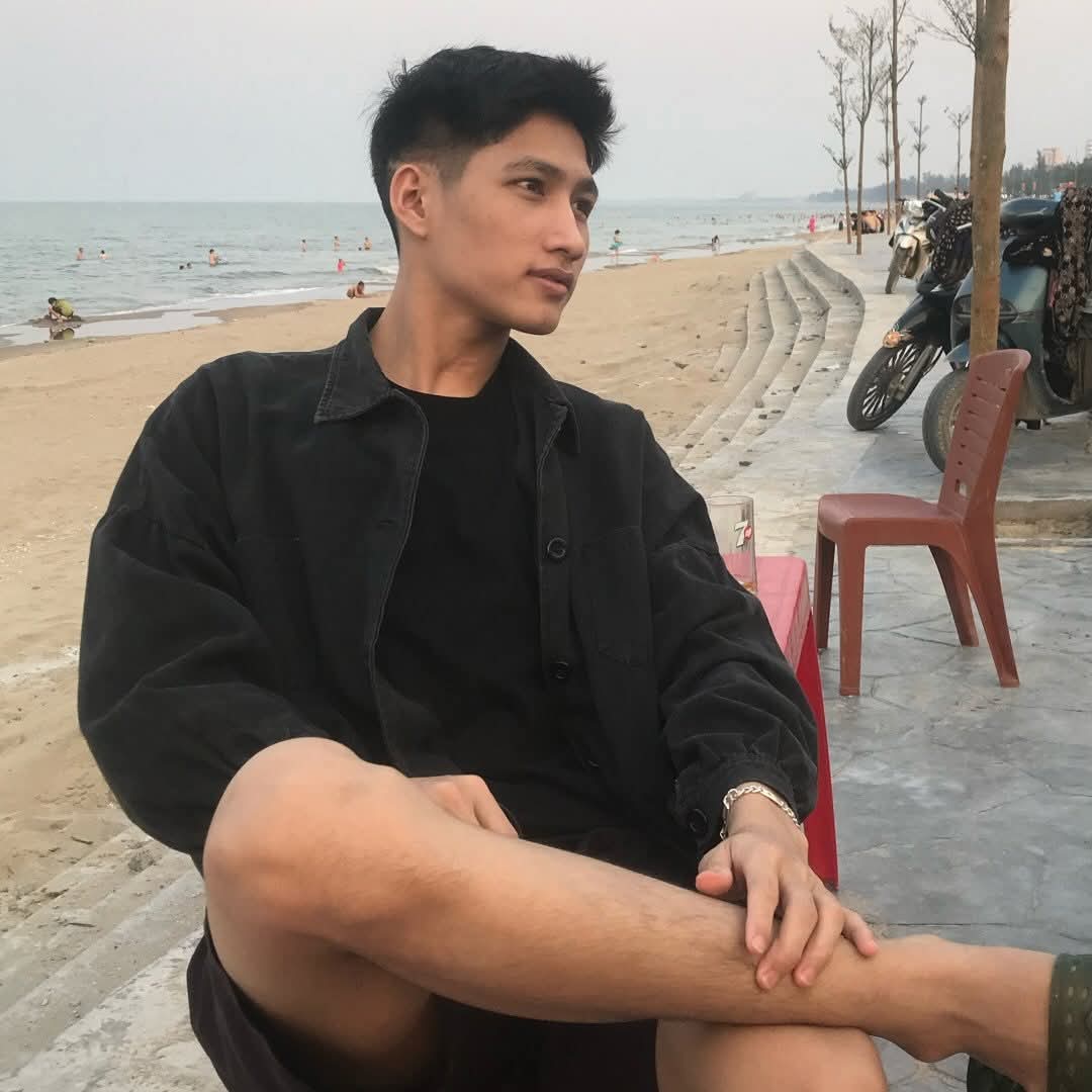 buidoantien's tweet photo. Hà Nội nay buồn quá, cần 1 ng đi chơi cùng🥴 https://t.co/EfQIOf0vPu
