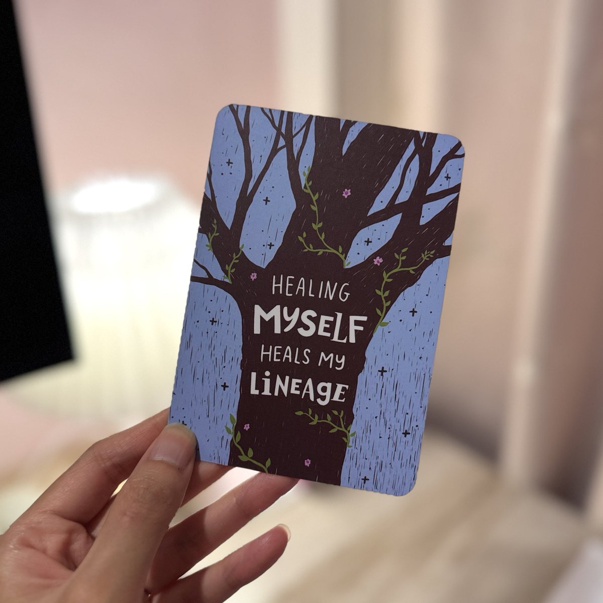 Healing myself heals my lineage 🫂💝

ข้อความนี้เป็นแสงนำทางของคนที่รู้สึกว่าชีวิตถูกดึงกลับไปสู่อดีต ปัญหาที่ฝังรากลึก เป็นโอกาสที่ดีที่คุณจะได้เดินหน้าต่อ ใครบนฟ้ากำลังส่งพลังงานดีๆ ถึงคุณเสมอ ชีวิตไม่ได้ถอยหลัง แต่กำลังเดินหน้าสู่เส้นทางที่ยิ่งใหญ่

#affirmations #ดูดวง