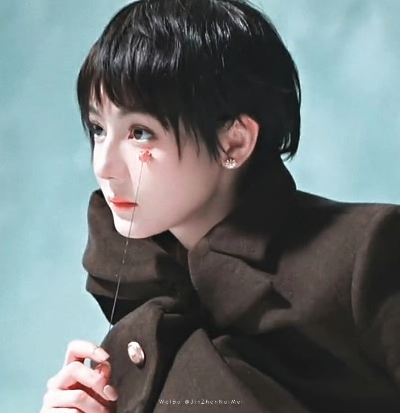 she's rocking this pixie haircut so bad i want to see her with short hair in a drama