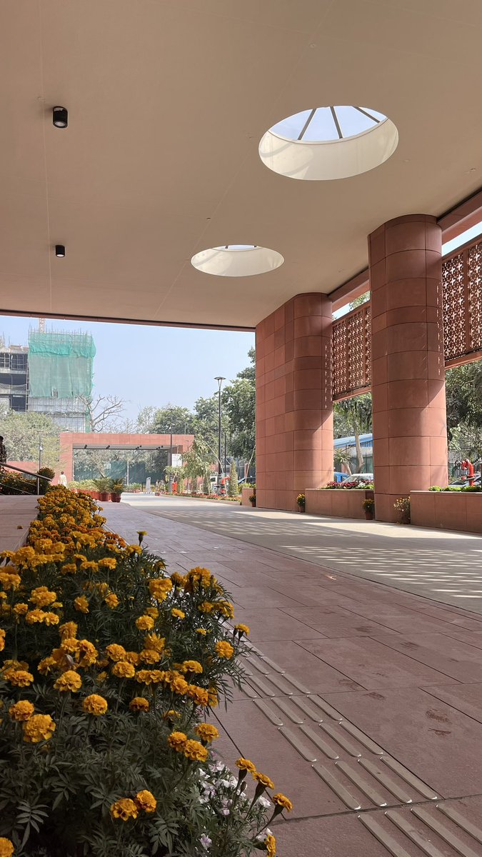 deepakhh1's tweet photo. Kartavya Bhavan 1,2 and 3 is first phase of Central Vista Project of CPWD, Govt of India

10 such Grand Office buildings will host 51 Ministries

Designed by HCP & constructed by Larsen Toubro, these modern Sarkari offices decide policies that shape Viksit Bharat 2047

Pic Source - @marinebharat