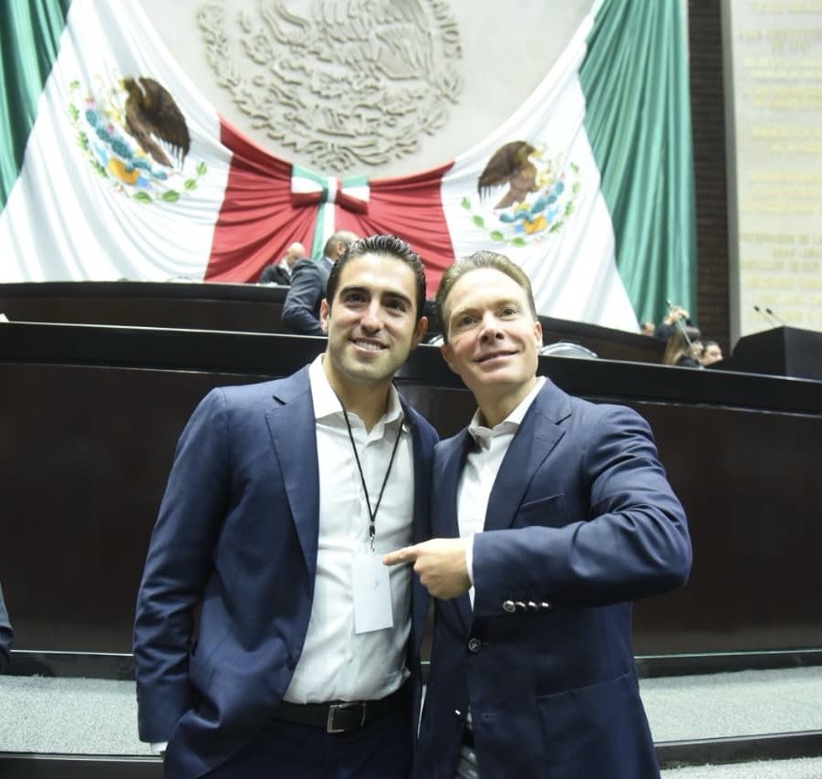 VelascoM_'s tweet photo. Le deseo un Feliz Cumpleaños a mi amigo y compañero Senador de la República @GinoSeguraV, un joven trabajador y con ideas frescas que representa la renovación generacional de la política en su Estado. Que haya mucha salud y éxitos en su vida. ¡Un Fuerte Abrazo! https://t.co/bNQwC5BoMk