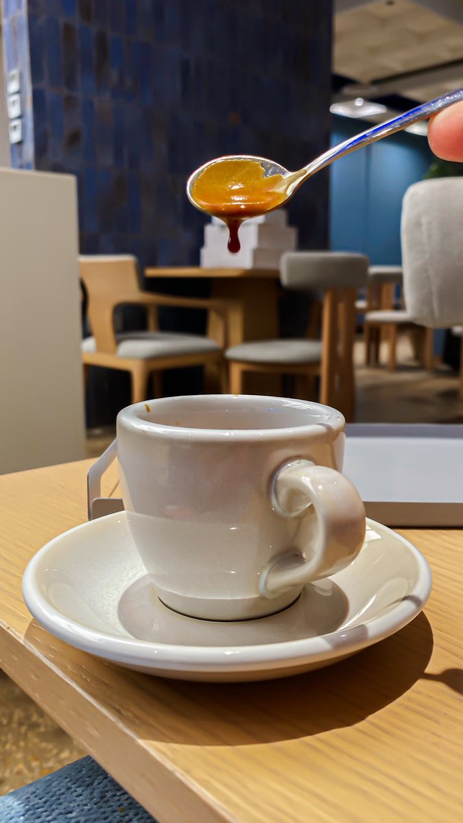 يا مناوي من حدته العوايد والسلوم
لين صارو بعدك الغيد فـ عيونه سوى 

من رزقه الله وصبّح بوجهك كل يوم
جاز من طرق التوجد ومن طرد الهوى