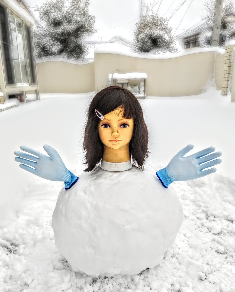 結局走るのは諦めて… めっちゃ夢中になって雪ダルマを作ったとです