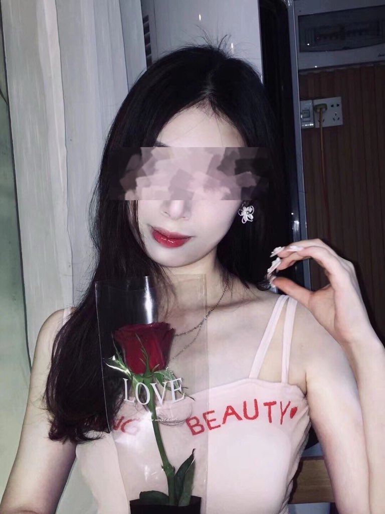 坐标济南
M/23 | 163 | 90
平时很温柔的一个女孩子