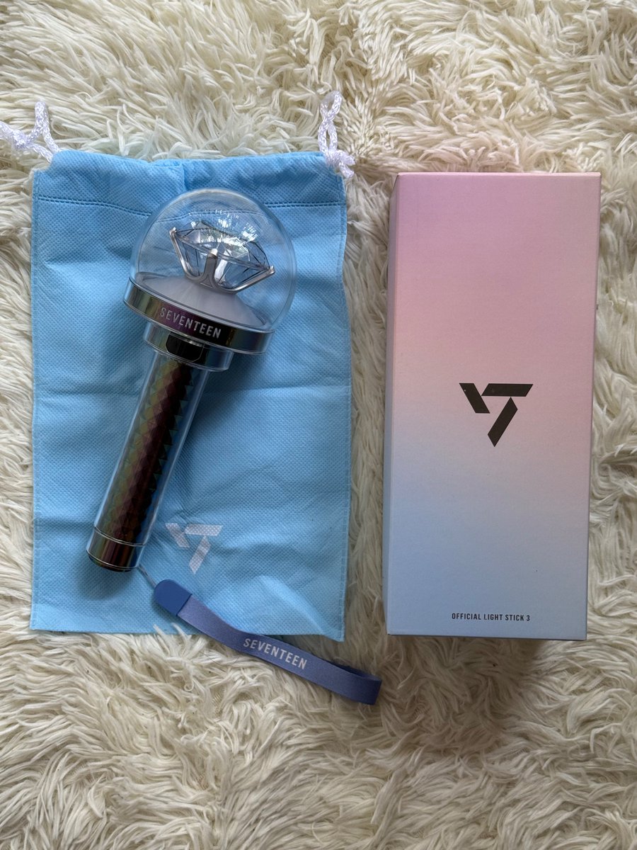 ILAPEREDA's tweet photo. wts lfb seventeen light stick v3

- ₱ 1,700
- in good condition (only used once)
- laguna/pasay/makati

*selling my friend's LS as well, also in good condition 😊

#svt #caratbong #lightstick https://t.co/rPph2OH2Qx
