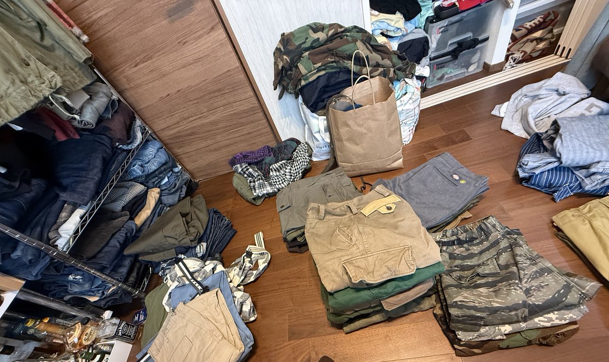 クローゼット整理 どーして同じの買ってしまうのか、、、 まぁ古着で