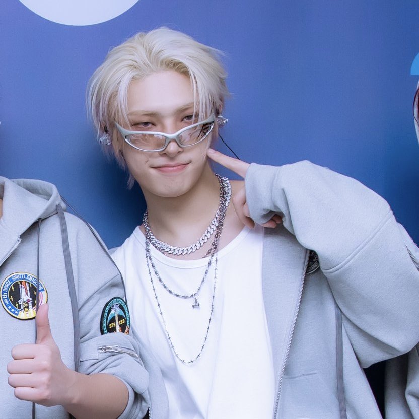 내 화기애애 얼굴 폼 진짜 미쳤고
썬글라스왹들 아랑합니다..♡