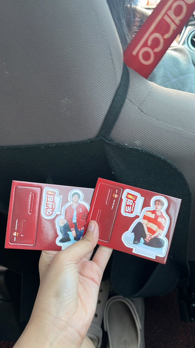 glassesdaniel's tweet photo. wtt standee hyunsk haruto dong pls https://t.co/5JHrvgdm9N