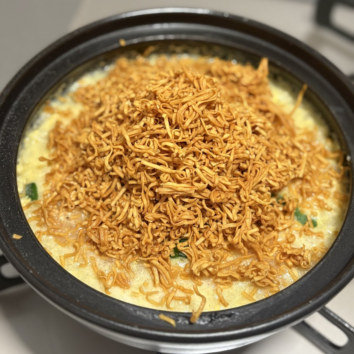 リュウジさんレシピでチキンラーメン雑炊！！
味変なしで半分くらい食べちゃったよ。笑

パリパリ食感が良くて、風邪引いた時に食べたいなと思った🤗🤗✨