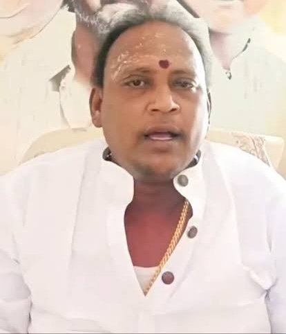 ஏலே.. சாட்டை முருகா..!
தேனின்னா தேனிலதான் பேசுவியா?

உனக்குத் தைரியம் இருந்தா போடி வந்து பாரு! கம்பத்துல கால் வச்சு பாரு!

<a href="/Saattaidurai/">Duraimurugan</a>