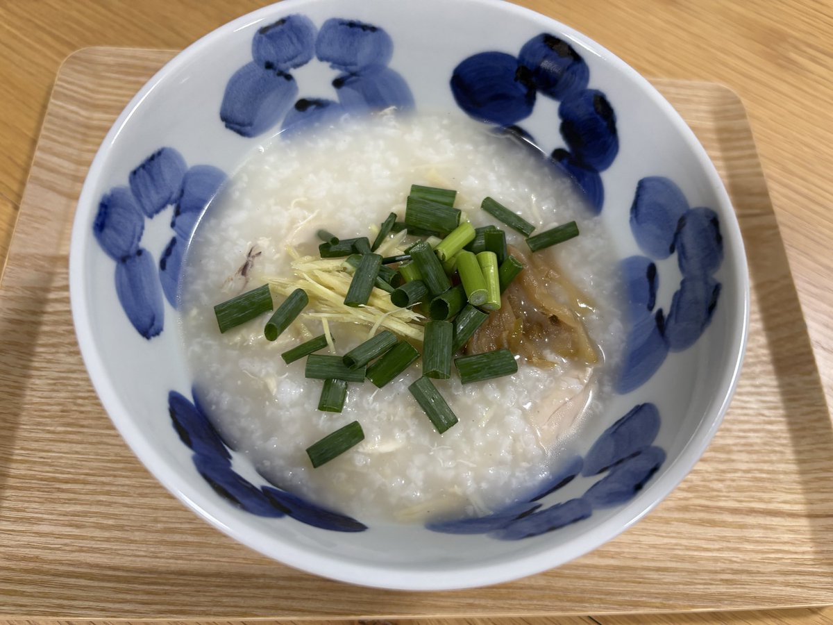 香港がゆ習ったからつくりたいな〜って一度言ってみたけど夜ご飯では乗り気にならなかったようで、夫がインフルにかかったタイミングで出してみた！隔離生活で私は生き延びてるけどこのまま無事でいたい🙏めちゃおいしかった〜〜 #shiorionline