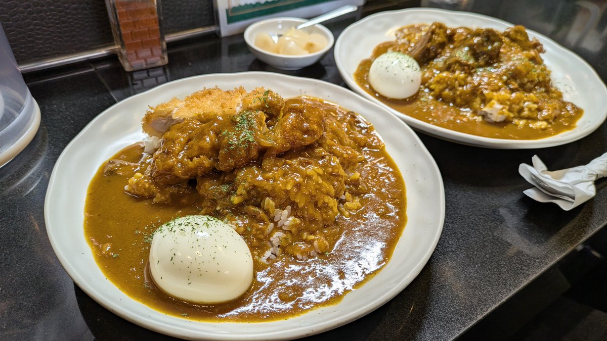 寒い日はカレー🍛

ということで前から気になってたカルダモンに行ってきた