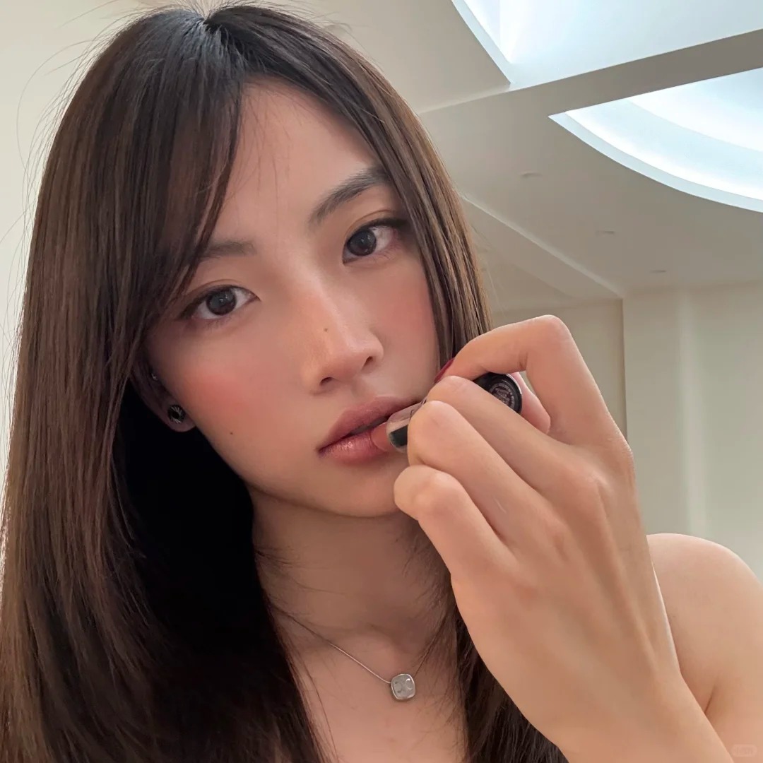 randomtributs's tweet photo. 真的很反差，憋得难受~ https://t.co/WRNj9BxDhe