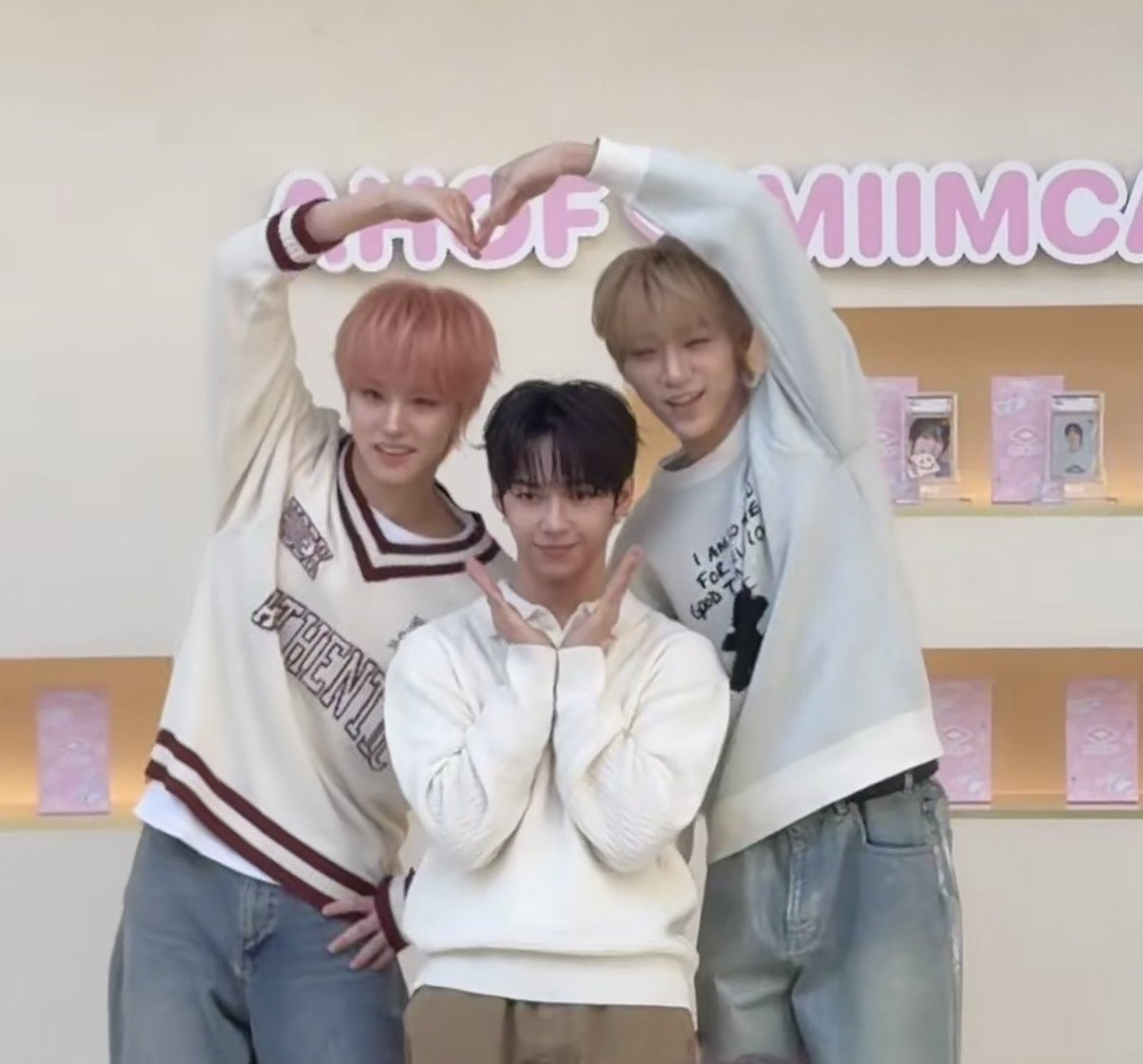 they mean the world to me 🫳🏻🤍