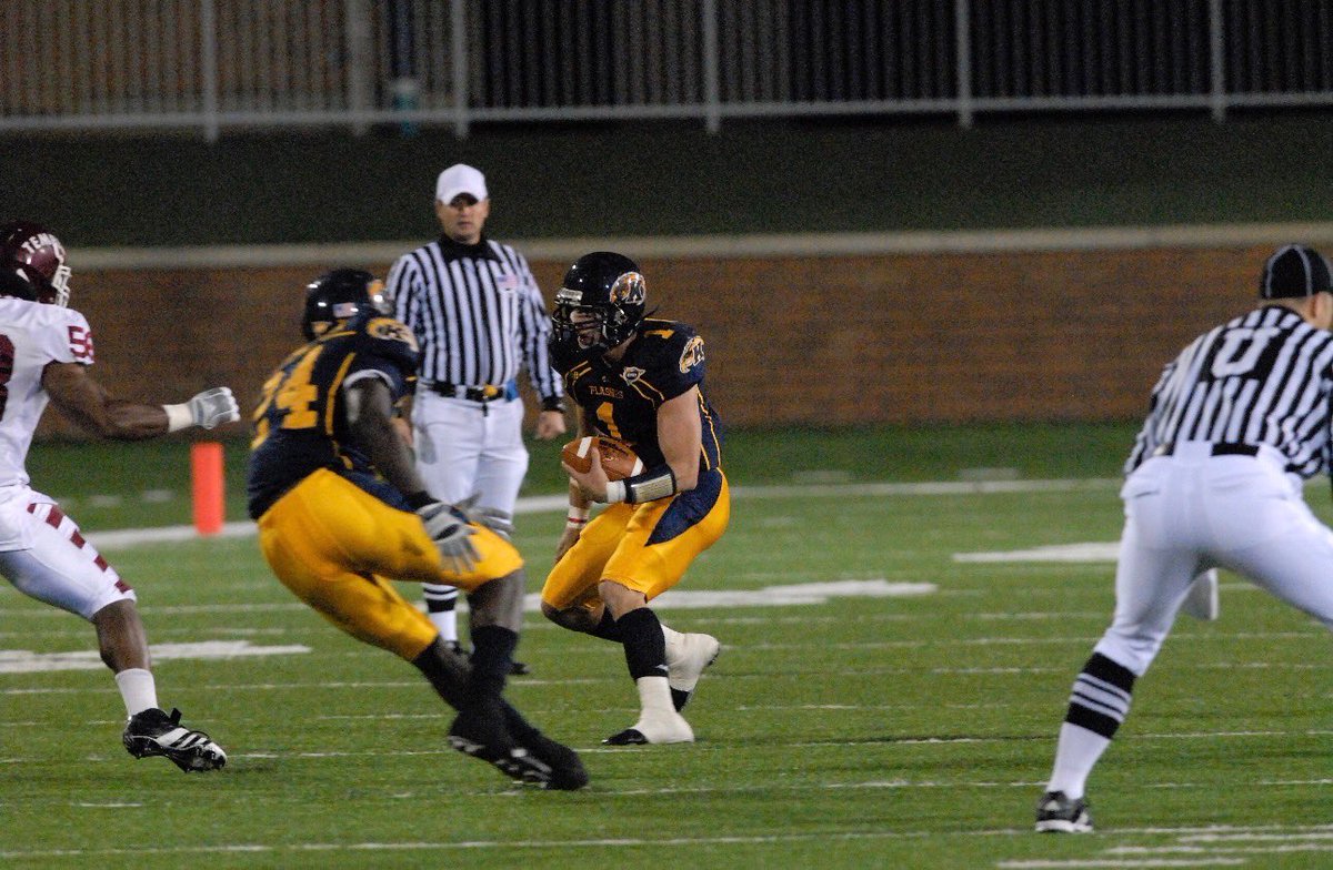 Day #107 tweeting pics of <a href="/Edelman11/">Julian Edelman</a> until he comes back to see the boys and signs the tradition wall <a href="/KentStFootball/">Kent State Football</a> ⚡️🐿️