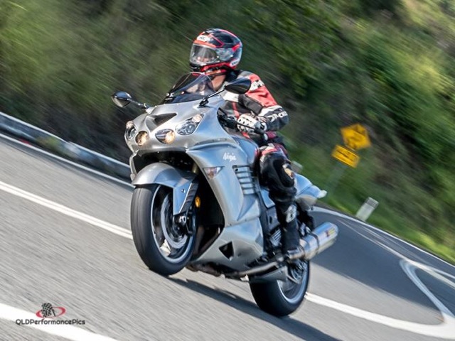 fizaaah17's tweet photo. @mototingle @YMUKofficial @DobleHonda One of these. #zx14 https://t.co/Y8kBdM7W0n