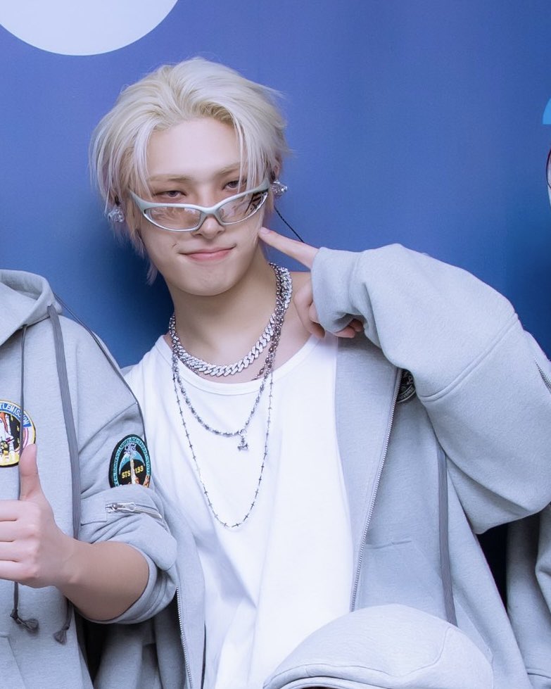 인가와 흰색 착장 민기 그리고 나 셋의 만남 정말 기쁘다