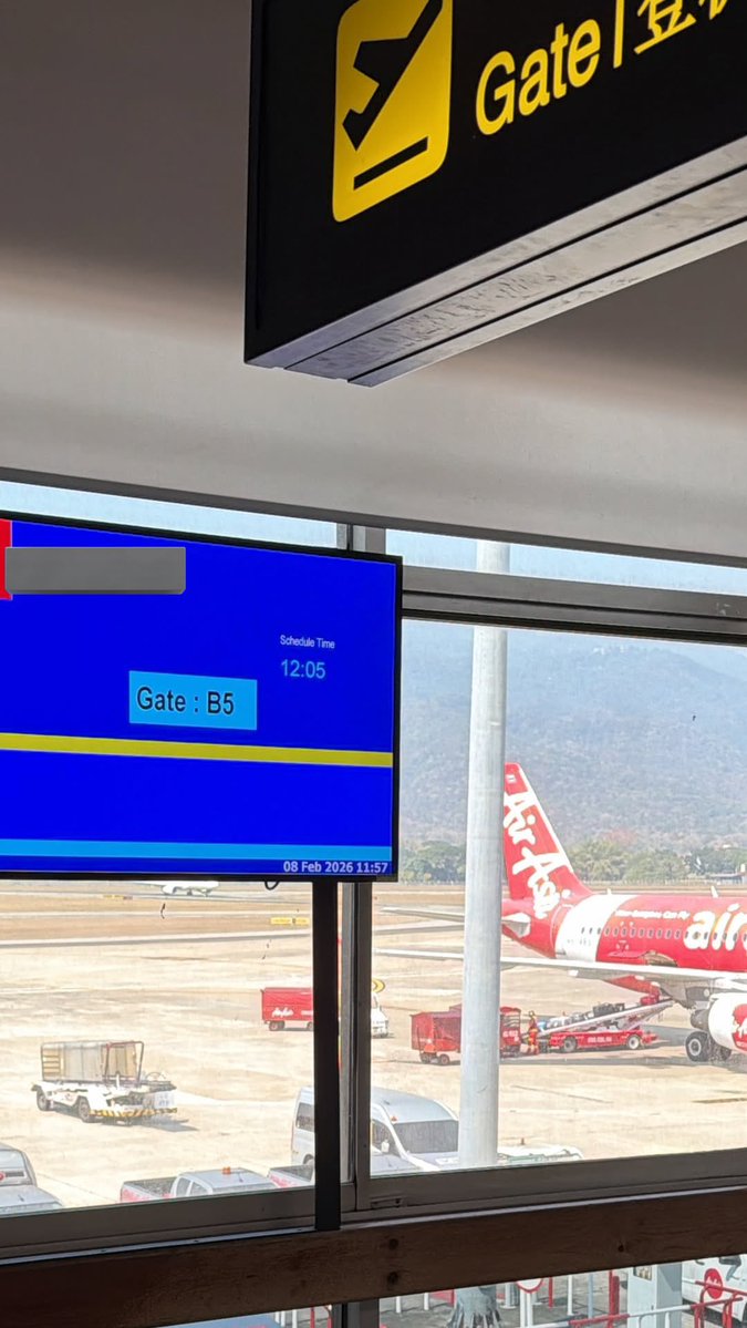 merlyismary's tweet image. เฟิร์สบินกลับไปเชียงใหม่ไปเลือกตั้งตั้งแต่เช้า ใช้สิทธิ์เสร็จบินกลับกรุงเทพเลย ดาราตารางงานแน่นของจริง