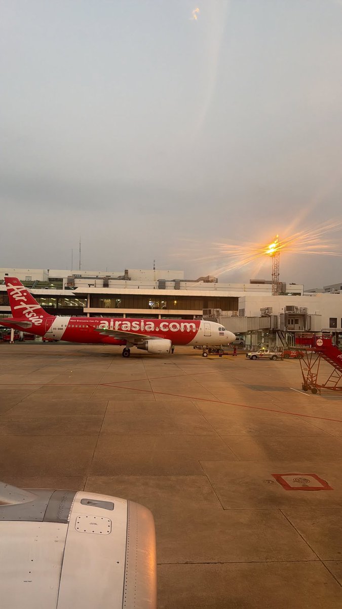 merlyismary's tweet image. เฟิร์สบินกลับไปเชียงใหม่ไปเลือกตั้งตั้งแต่เช้า ใช้สิทธิ์เสร็จบินกลับกรุงเทพเลย ดาราตารางงานแน่นของจริง