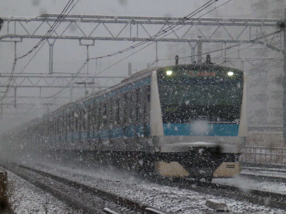raito616's tweet photo. 雪すごすぎだろ https://t.co/bWP9eGZUyf