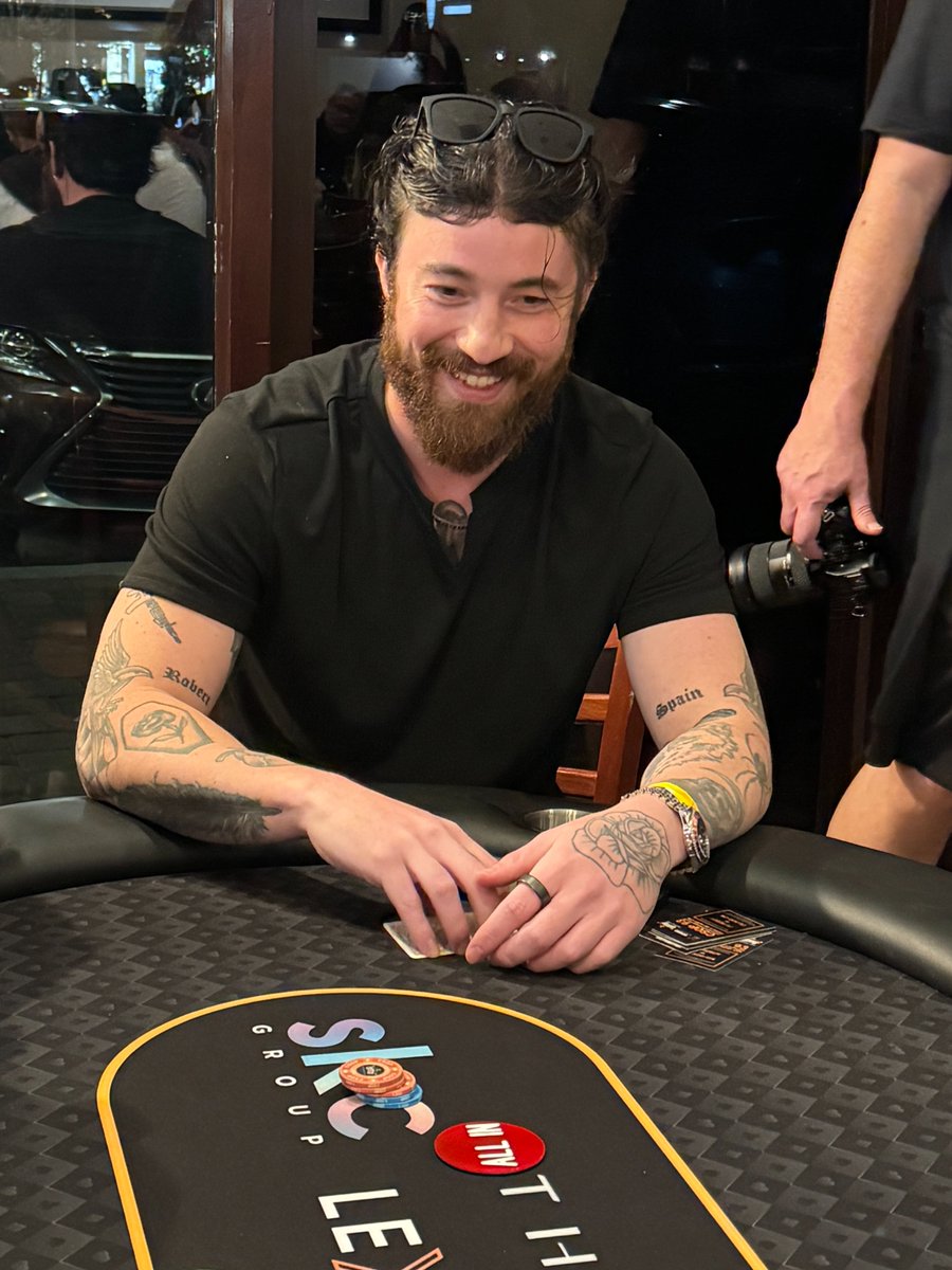 PokerNews tweet media