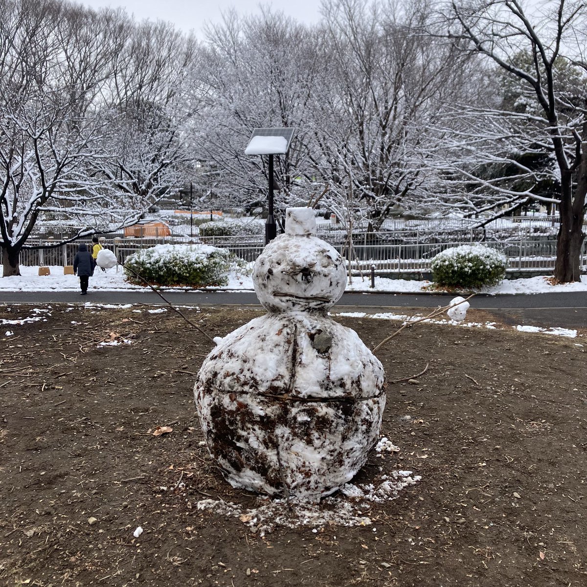 夜中に動き出すタイプの雪だるま⛄️