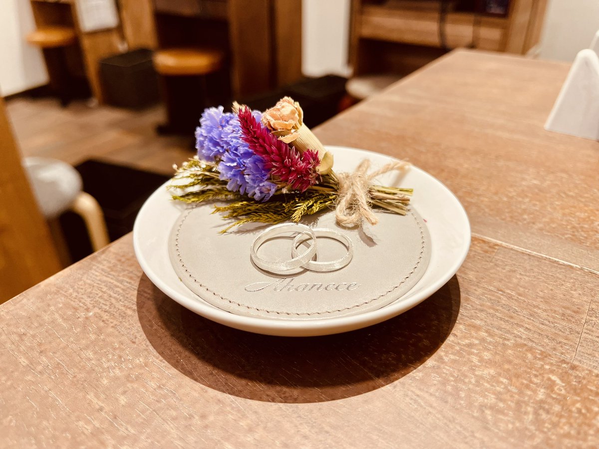 AckeyStyle's tweet photo. まさかの雪で卒検中止で
緊張の糸が切れてしまった…w

卒検前の気晴らしに
ジブリカフェ
#カフェラピス
と彫金体験出来る
#アカネス横浜
に行って来たのに…w

ジブリの世界観と音楽に囲まれて
ご飯食べて、シルバーリング制作体験して
元町もまだ行けてない事があるなぁw https://t.co/OnqfFbZSFs
