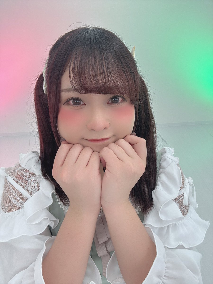 まつりちゃんに誘ってもらって、踊ってみたの撮影したよ〜〜〜！！！

とある子のメイクを参考にさせてもらって、前髪もいろいろ研究したよ〜🫶🏻

TikTokもたくさん撮ったから、動画公開されたらいろいろSNS発信していくね！