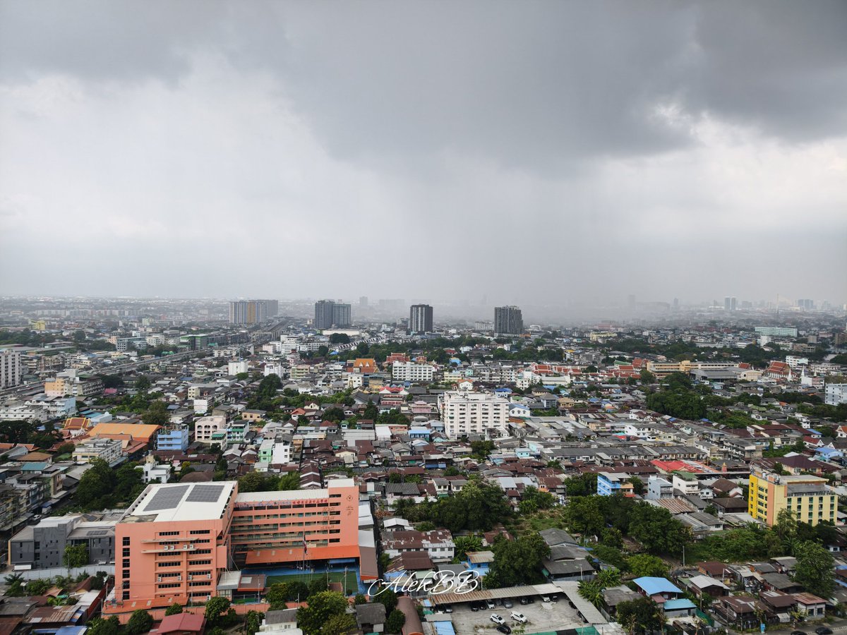 lekbb's tweet photo. จรัญสนิทวงศ์ แยกท่าพระ มีฝนตกลงมาแล้วนะครับ ใครยังไม่ใช้สิทธิเลือกตั้งเตรียมร่มกันฝนไว้ด้วยนะครับ @js100radio @fm91trafficpro https://t.co/1NqPstP0Tu