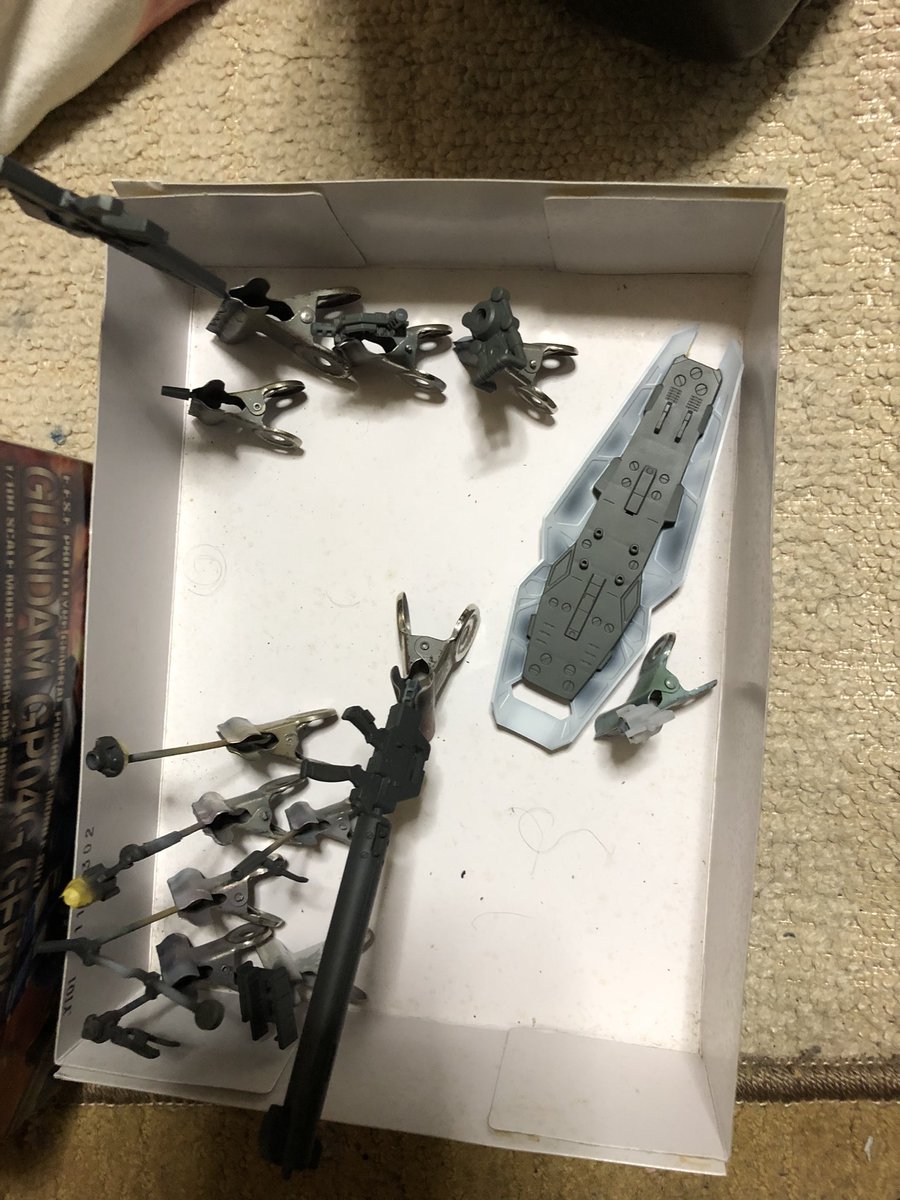 XWV0TP9OOTIgyKa's tweet photo. 武器の塗装が終わりました‼️
完成も近づいて来た(^^)
#ガンプラ
#GP04 https://t.co/k6fklJsBai