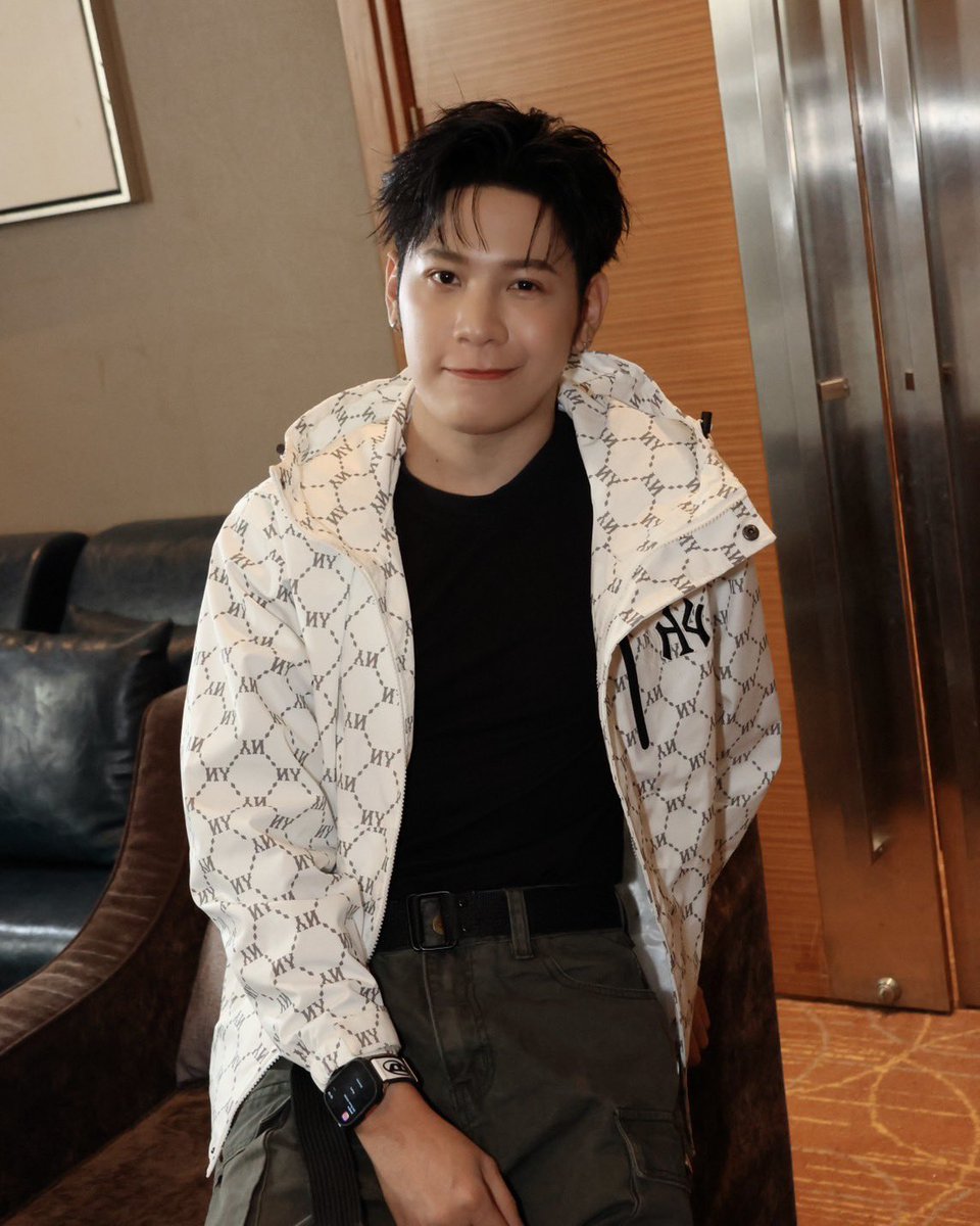 我已经准备好了！今天一起享受欢乐时光吧！已经迫不及待要见你们了！❤️

พร้อมแล้วครับ วันนี้มาสนุกไปด้วยกันนะครับ รอเจอทุกคนไม่ไหวแล้วววว ❤️

#SingtoFSinShanghai
#GMMTV