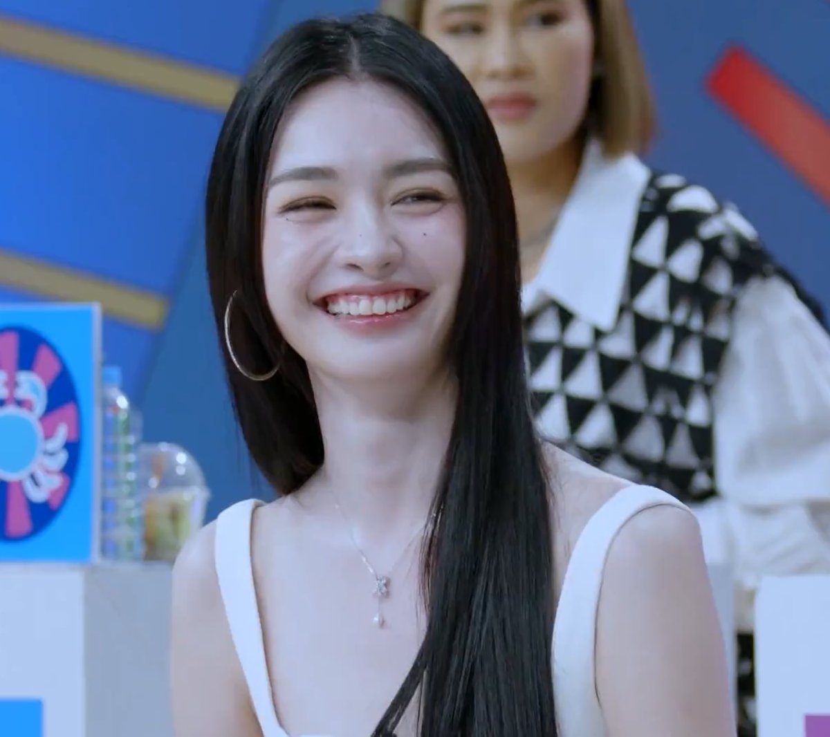 คนสวยออร่ามาก

MINTRANCH X SEUK 12 RASRI
#ศึก12ราศีกับมิ้นท์รัญEP1