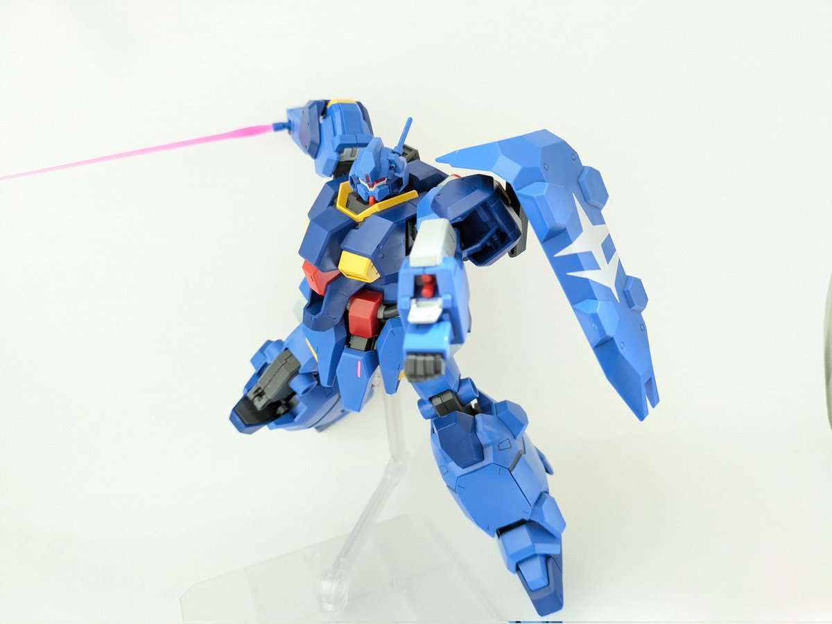 HG　グスタフ・カール00型　完成！

13型（UC版）のパーツを一部流用してますがほとんど別物です、これ。
可動範囲が向上している他、ふくらはぎのカバー展開やバズーカ付属等新規ギミックもあり、実によくできたキット。
#ガンプラ
#閃光のハサウェイ